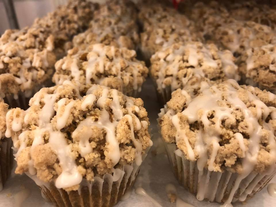 Pumpkin Crumb Cake Muffins - THANKSGIVING